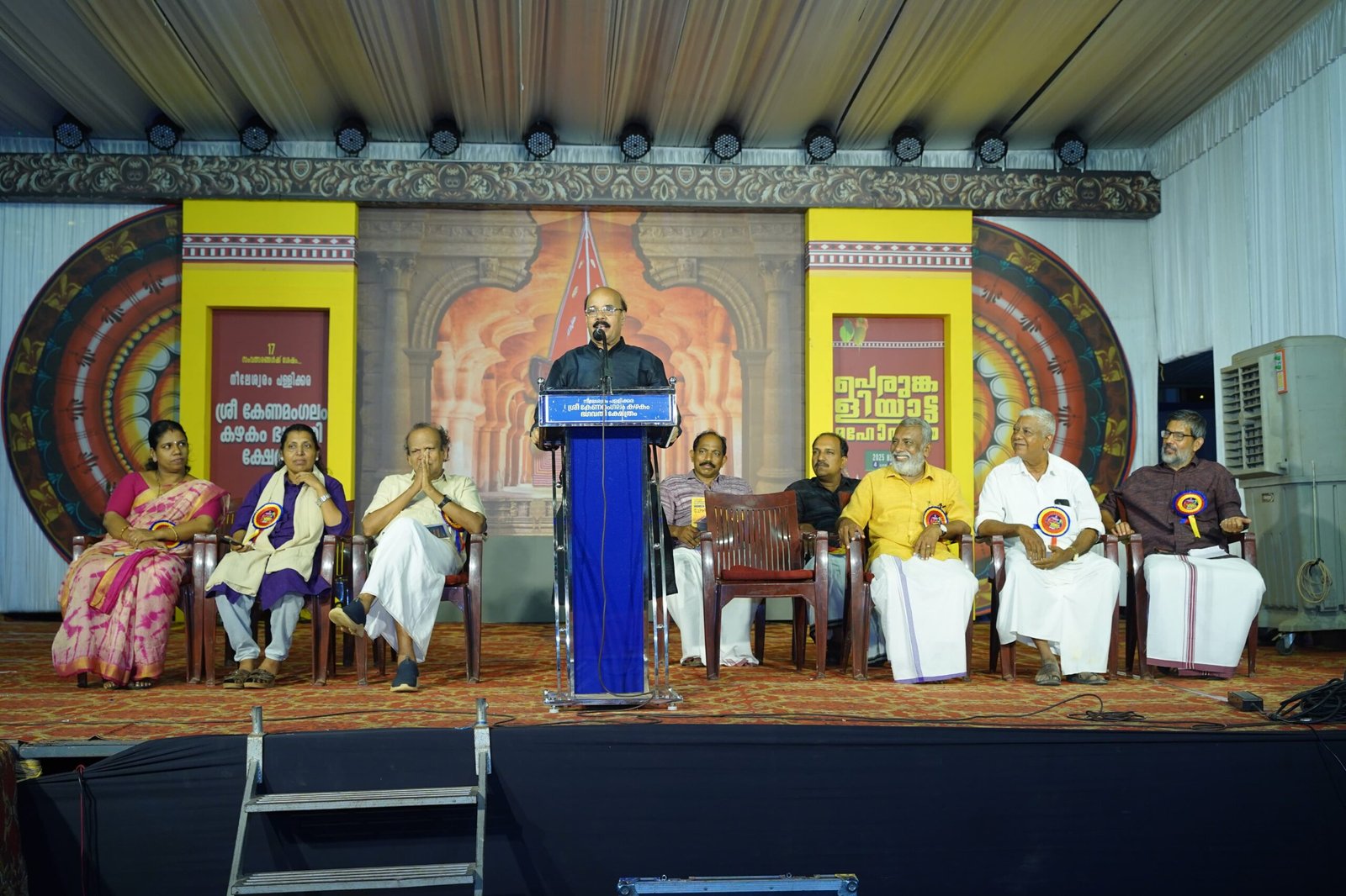 തുളുനാടൻ മണ്ണ് ആചാര അനുഷ്ഠാന ചടങ്ങുകളുടെ  സംഗമ ഭൂമിയാണെന്ന് കർണാടക ചലച്ചിത്ര നടൻ കാസർകോഡ് ചിന്ന അഭിപ്രായപ്പെട്ടു. നീലേശ്വരം പള്ളിക്കര ശ്രീ കേണമംഗലം കഴകം ഭഗവതി ക്ഷേത്രം പെരുങ്കളിയാട്ട മഹോത്സവത്തിന്റെ ഭാഗമായി നടത്തിയ തുളുനാടൻ പെരുമ സാംസ്കാരിക സായാഹ്നത്തിൽ മുഖ്യ പ്രഭാഷണം നടത്തുകയായിരുന്നു അദ്ധേഹം. 
